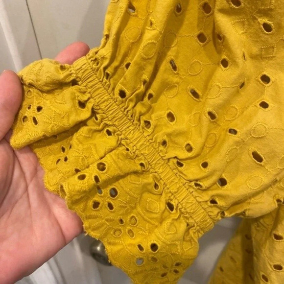 Universal thread eyelet short sleeve blouse sz Large - Picture 9 of 10